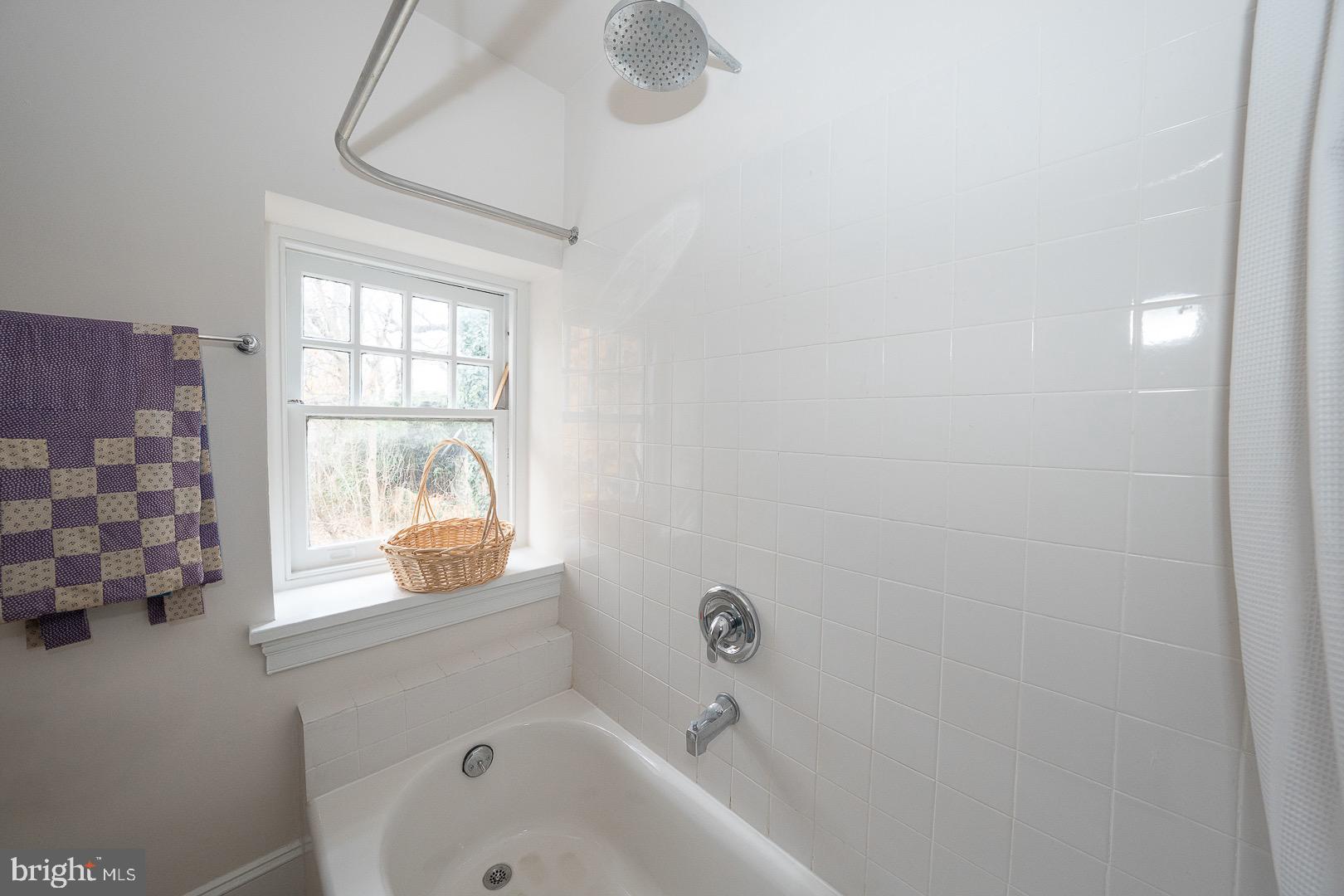 6323 Sherwood Road Philadelphia, PA 19151 - Photo 126 of 132 Bathroom Carriage house