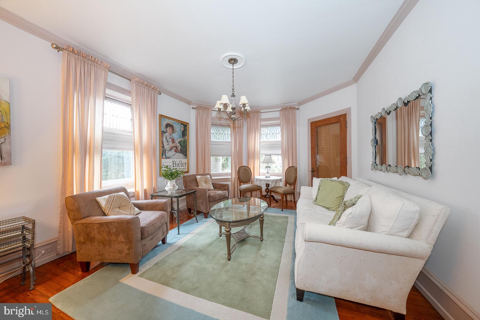 6323 Sherwood Road Philadelphia, PA 19151 - Photo 17 of 132 Living Room
