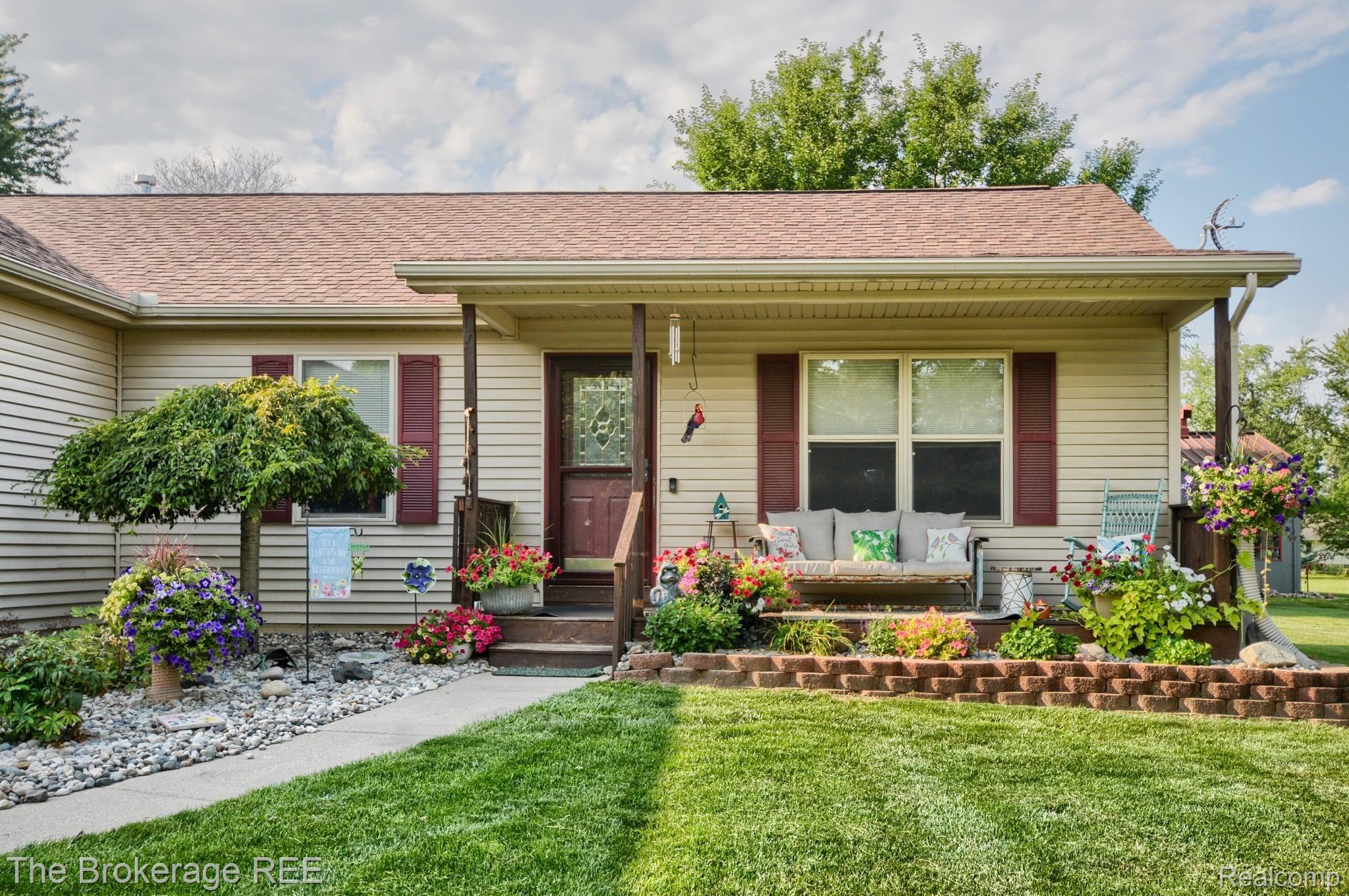 7459 East Coldwater Road Davison, MI 48423 - Photo 3 of 36 SD3_4466-HDR(5).jpg