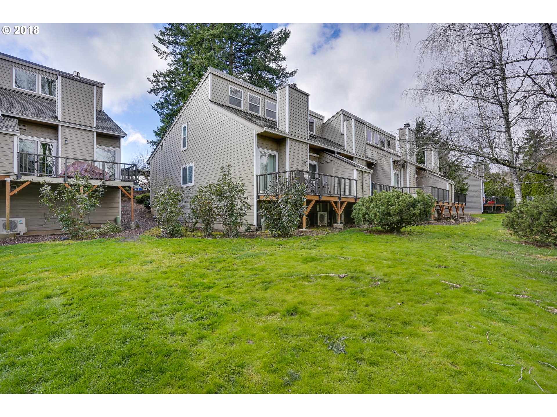 4592 Southwest Comus Place Portland, OR 97219 - Photo 3 of 23 Gallery Image 3