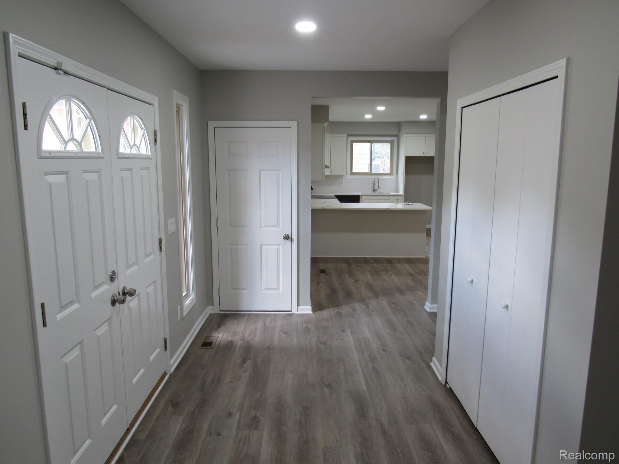 802 Bridgestone Drive Rochester, MI 48309 - Photo 7 of 37 802 BRIDGESTONE ROCHESTER HILLS (112).JPG