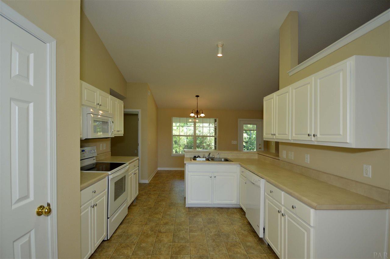 4826 Ribault Lane Milton, FL 32570 - Photo 13 of 40
