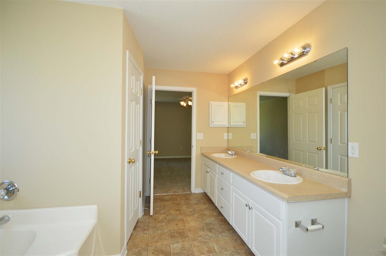 4826 Ribault Lane Milton, FL 32570 - Photo 20 of 40
