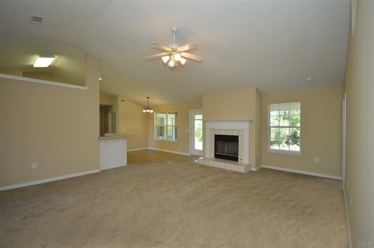 4826 Ribault Lane Milton, FL 32570 - Photo 4 of 40