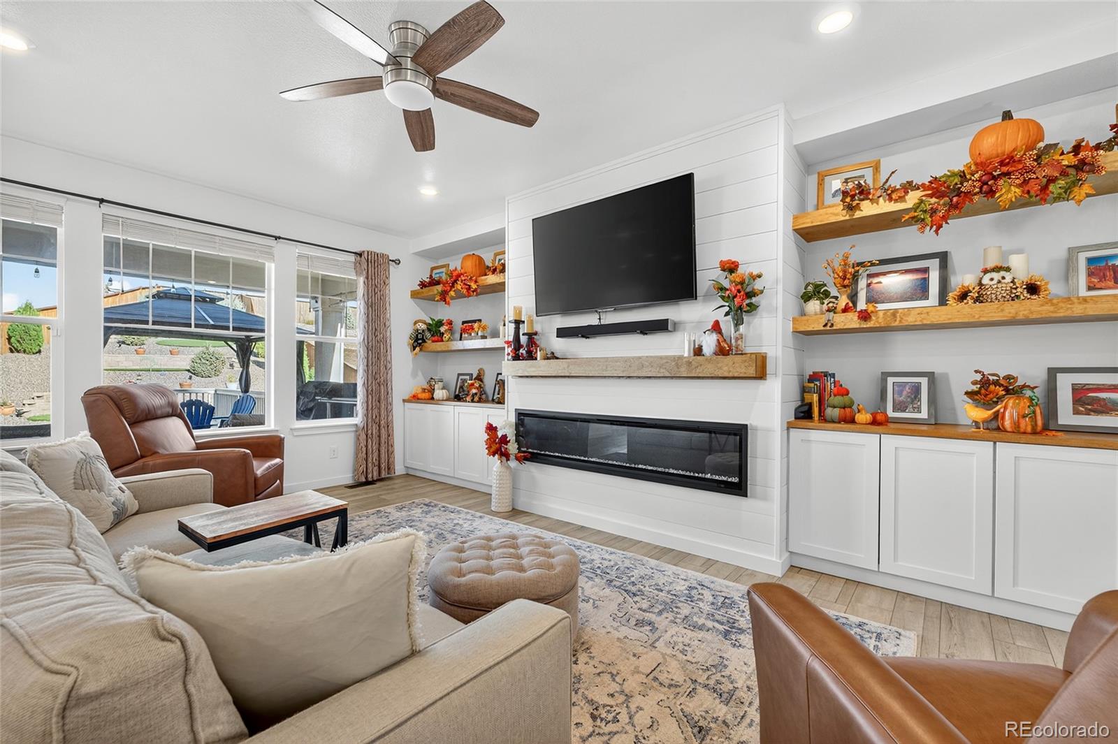 970 Horsetail Loop Elizabeth, CO 80107 - Photo 4 of 47