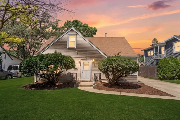 $349,900 | 124 Westward Ho Drive, Northlake, IL 60164