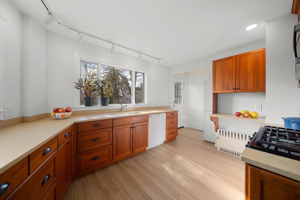 122 Warwick Road, Unit 122 Newton, MA 02465 - Photo 6 of 13