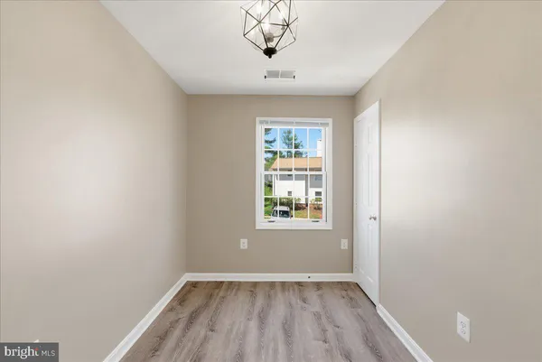 $1,950 | 100 Westwick Court, Unit 3, Sterling, VA 20165