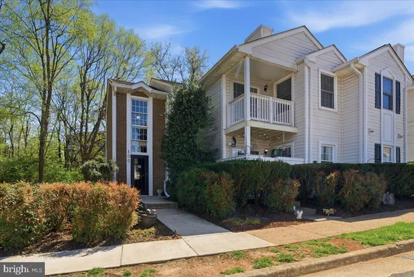 $1,950 | 100 Westwick Court, Unit 3, Sterling, VA 20165