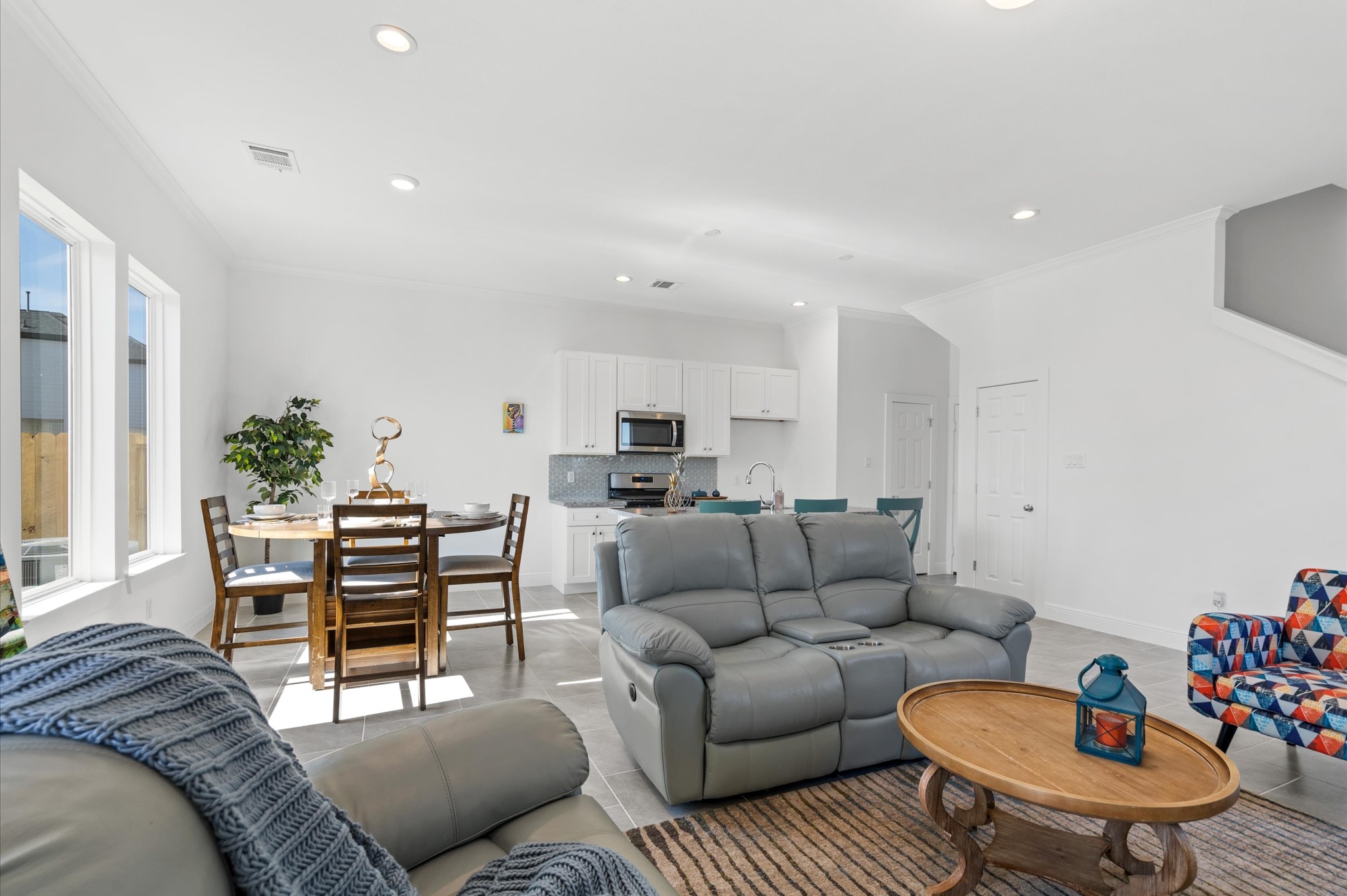 6404 Pregonero Lane Houston, TX 77048 - Photo 7 of 17 Photos are from another home built by the same builder