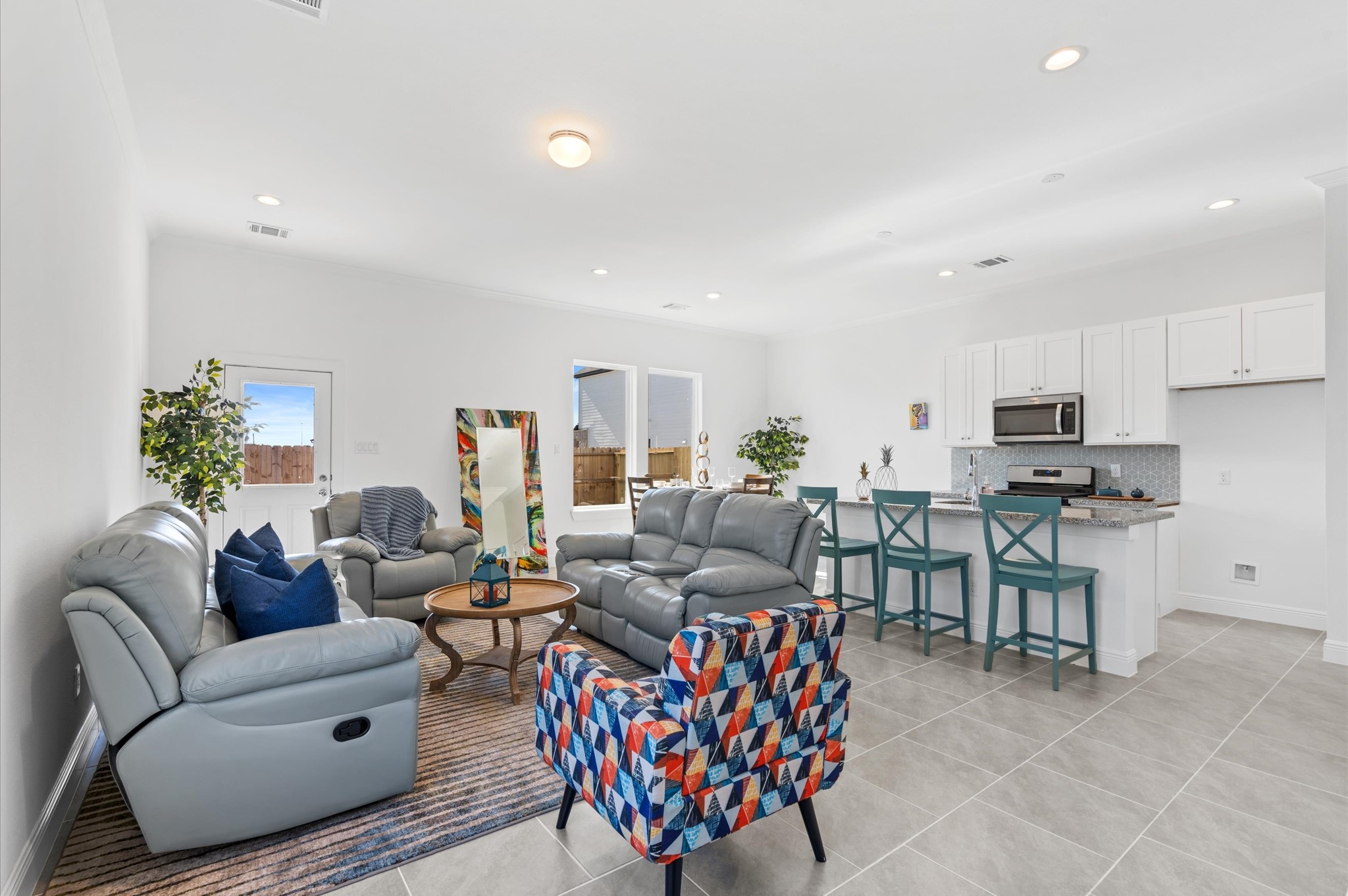 6404 Pregonero Lane Houston, TX 77048 - Photo 8 of 17 Photos are from another home built by the same builder