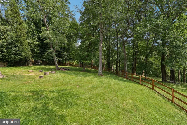 a view of a tennis court