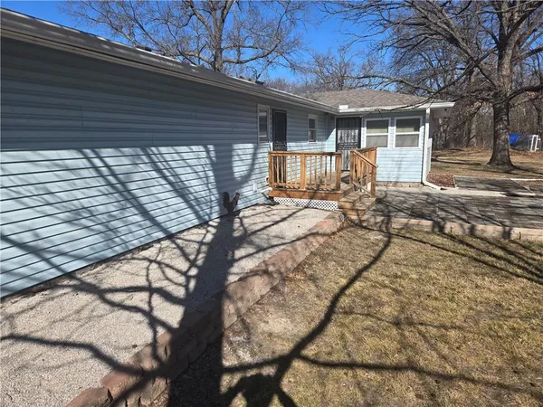 $360,000 | 3857 Northeast County Road 1763, Butler, MO 64730