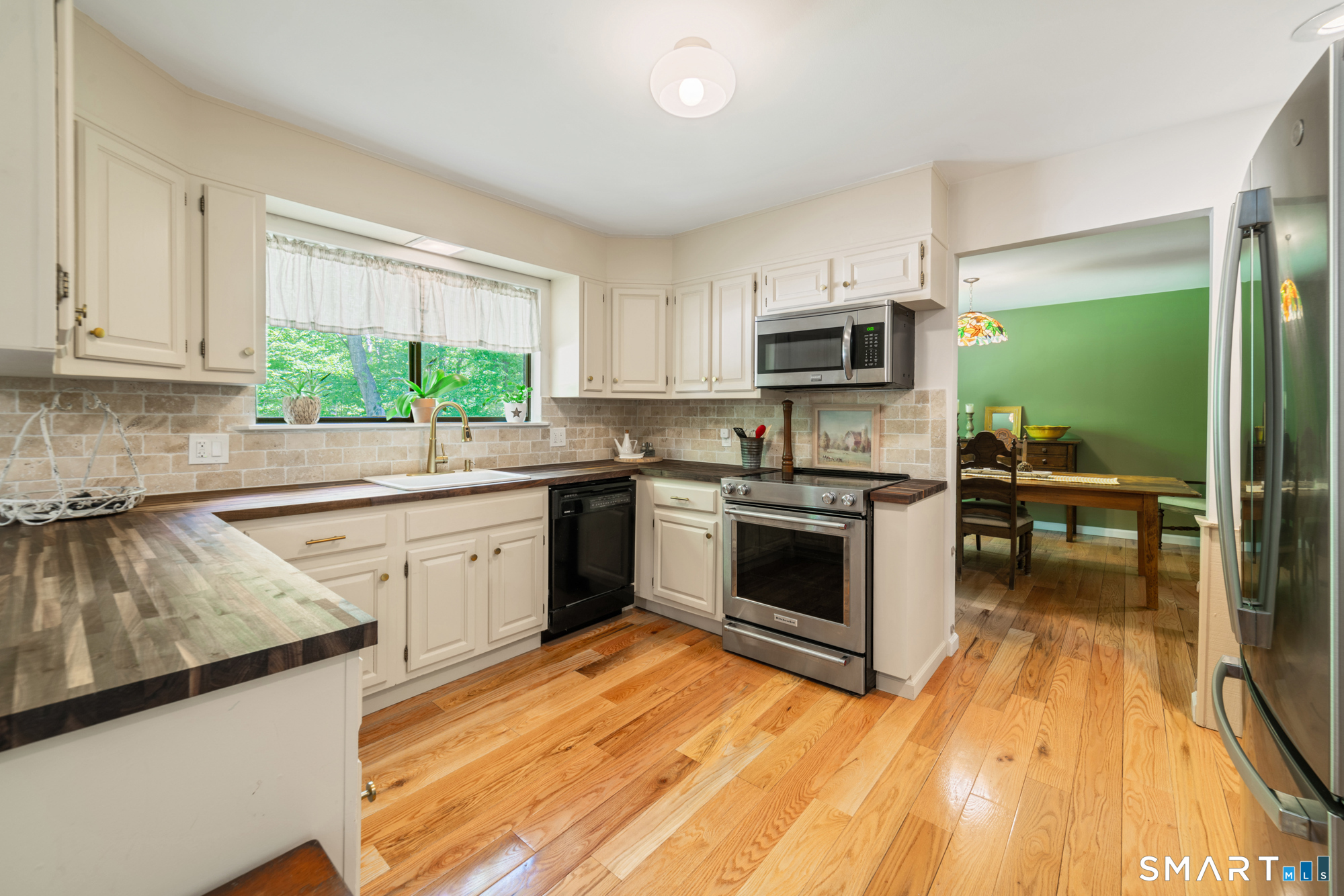 6 Arapaho Road Brookfield, CT 06804 - Photo 11 of 40