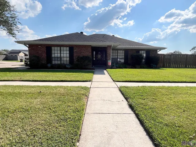 $365,500 | 301 Pendleton Drive, Houma, LA 70360