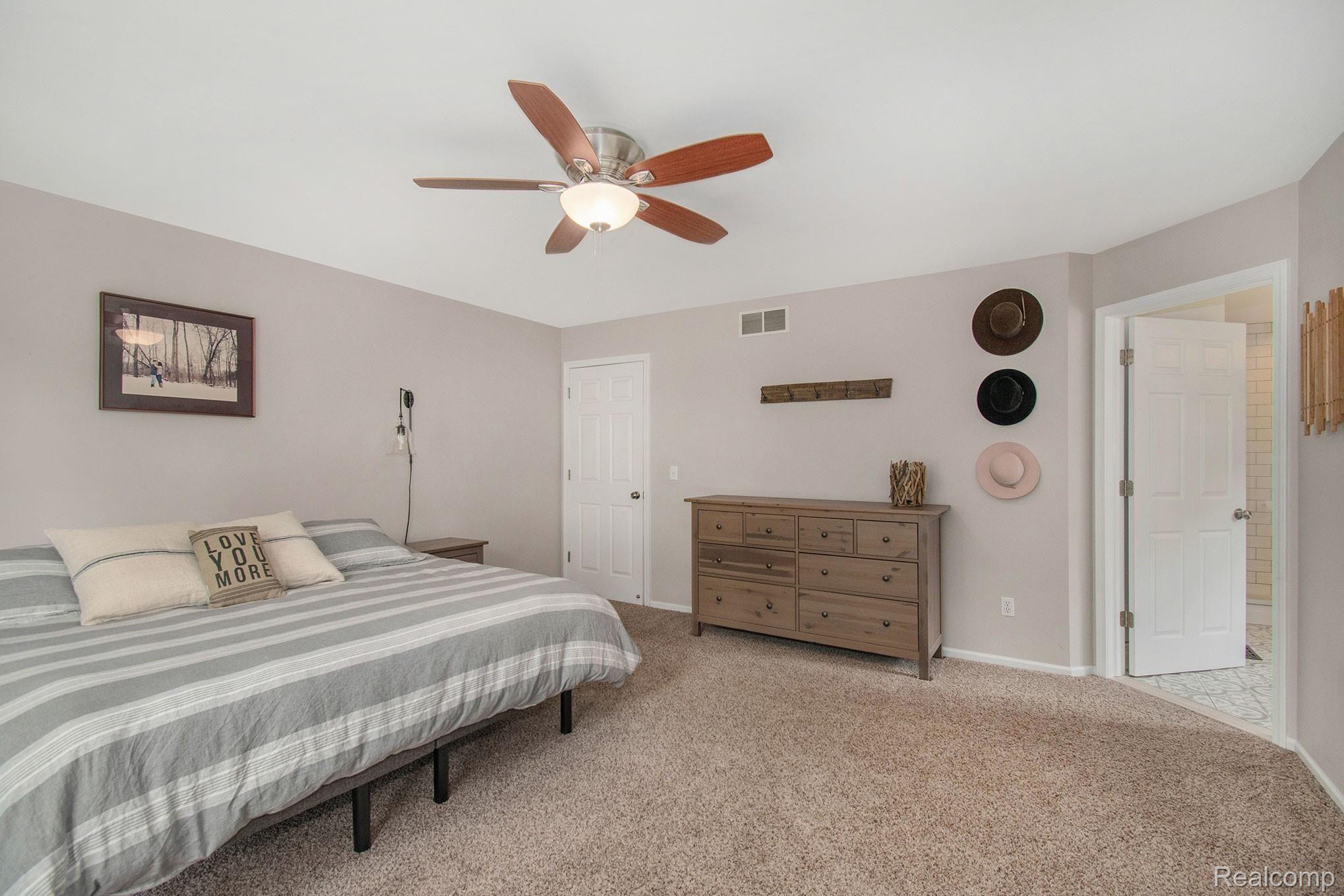 9416 Clyde Road Fenton, MI 48430 - Photo 17 of 45 9415-clyde_29.jpg