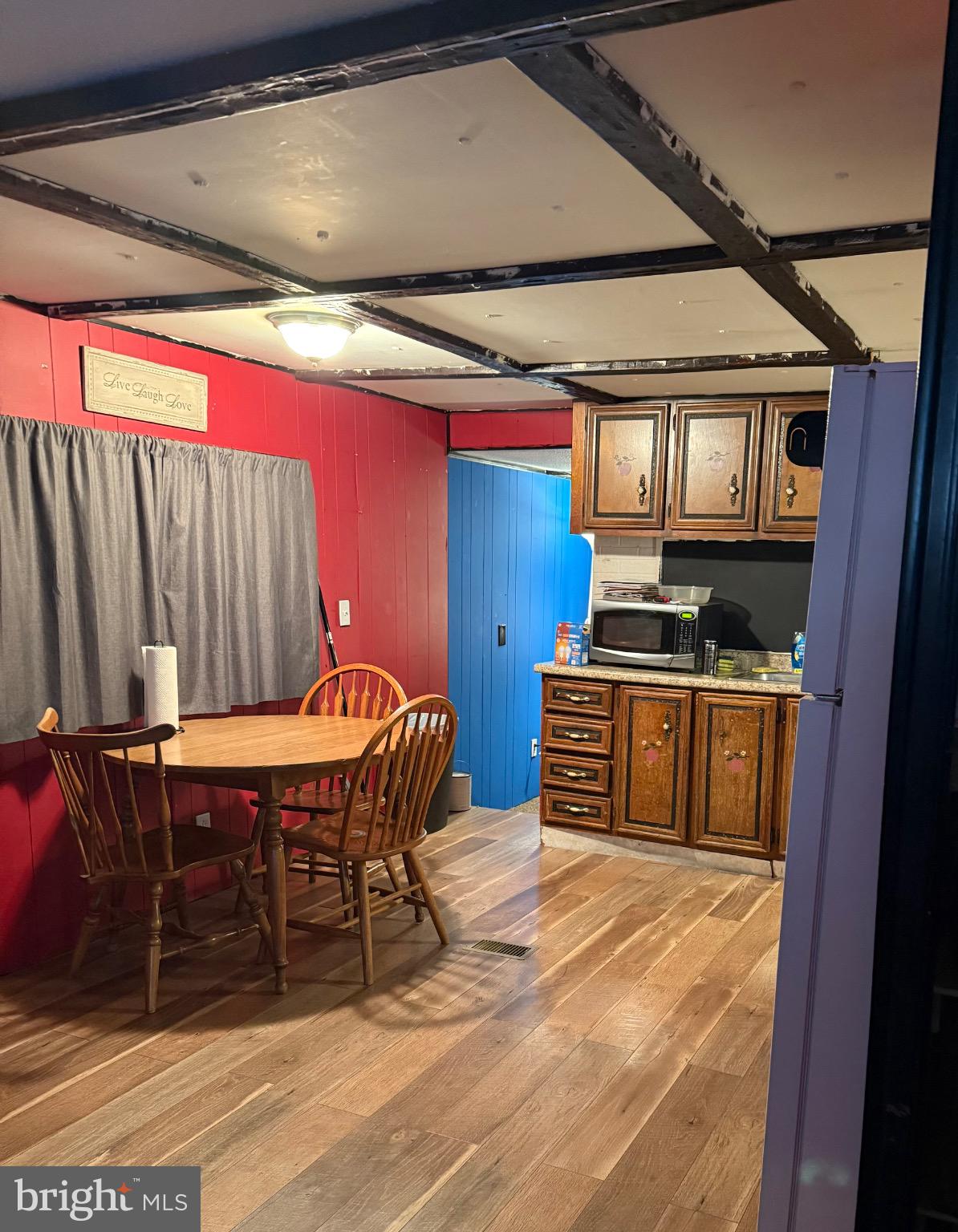 18 Caravan Court Middletown, PA 17057 - Photo 6 of 6 Cozy kitchen with vibrant accents.