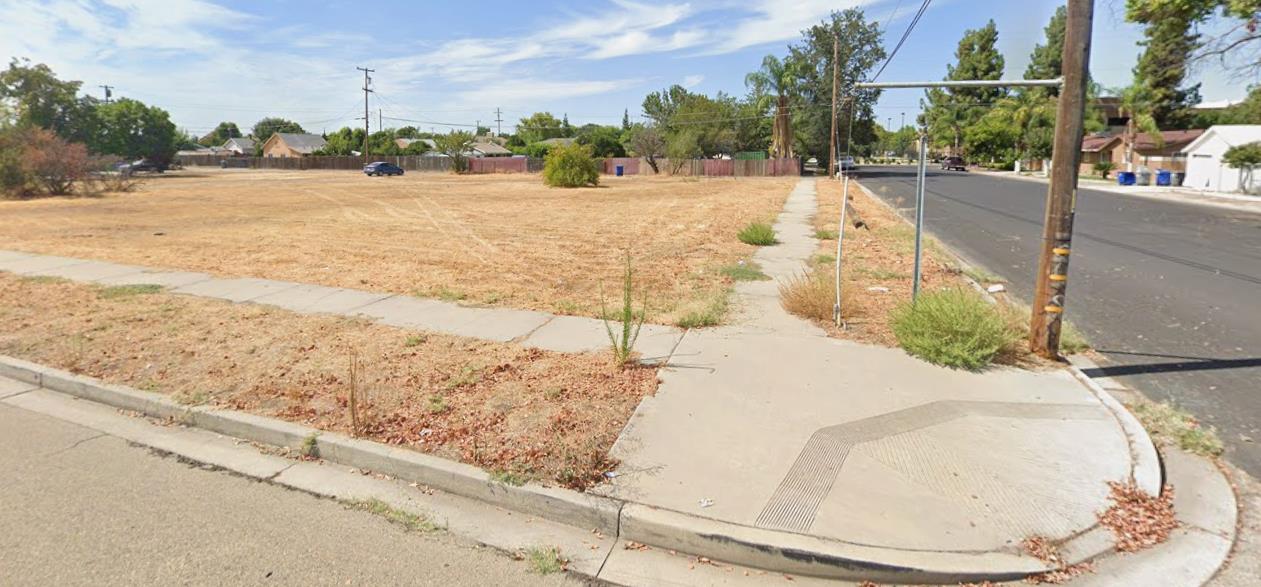 1411 J Street Reedley, CA 93654 - Photo 1 of 3 a view of outdoor space and yard
