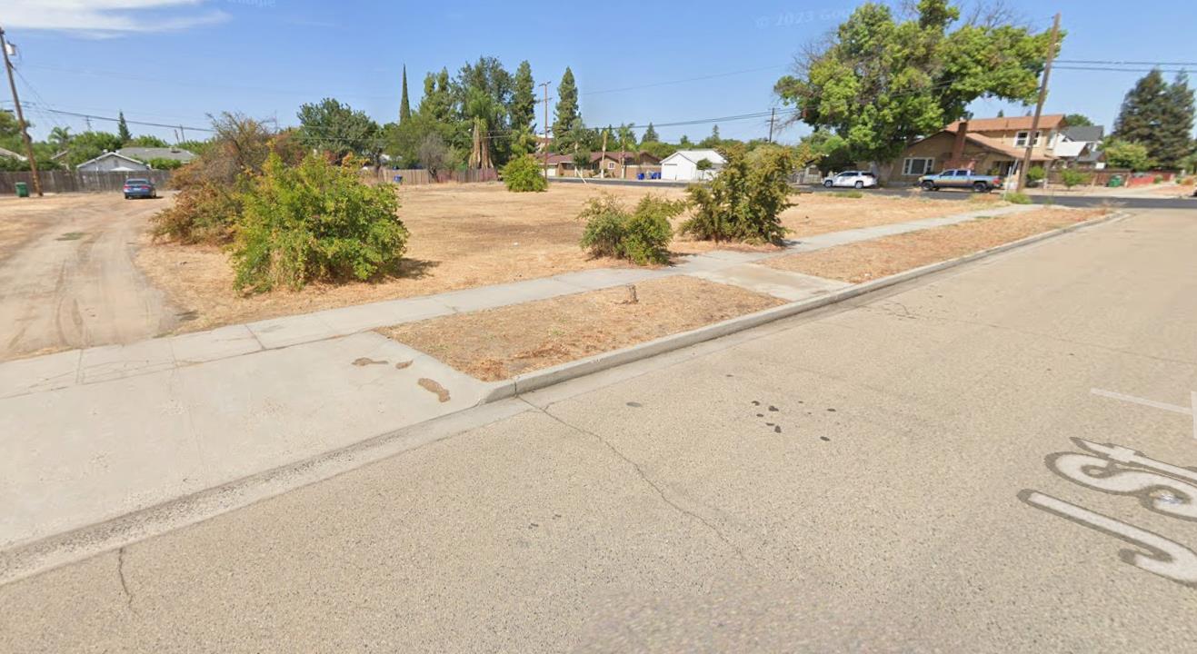 1411 J Street Reedley, CA 93654 - Photo 2 of 3 a view of a terrace view