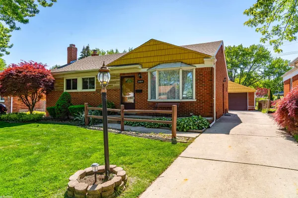 $194,900 | 24815 Beck Avenue, Eastpointe, MI 48021