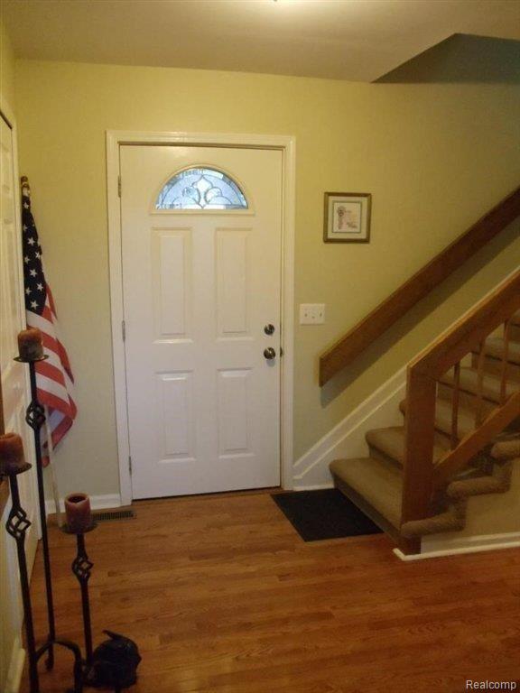 9640 Ridge Top Trail Clarkston, MI 48348 - Photo 20 of 26 Front Hallway