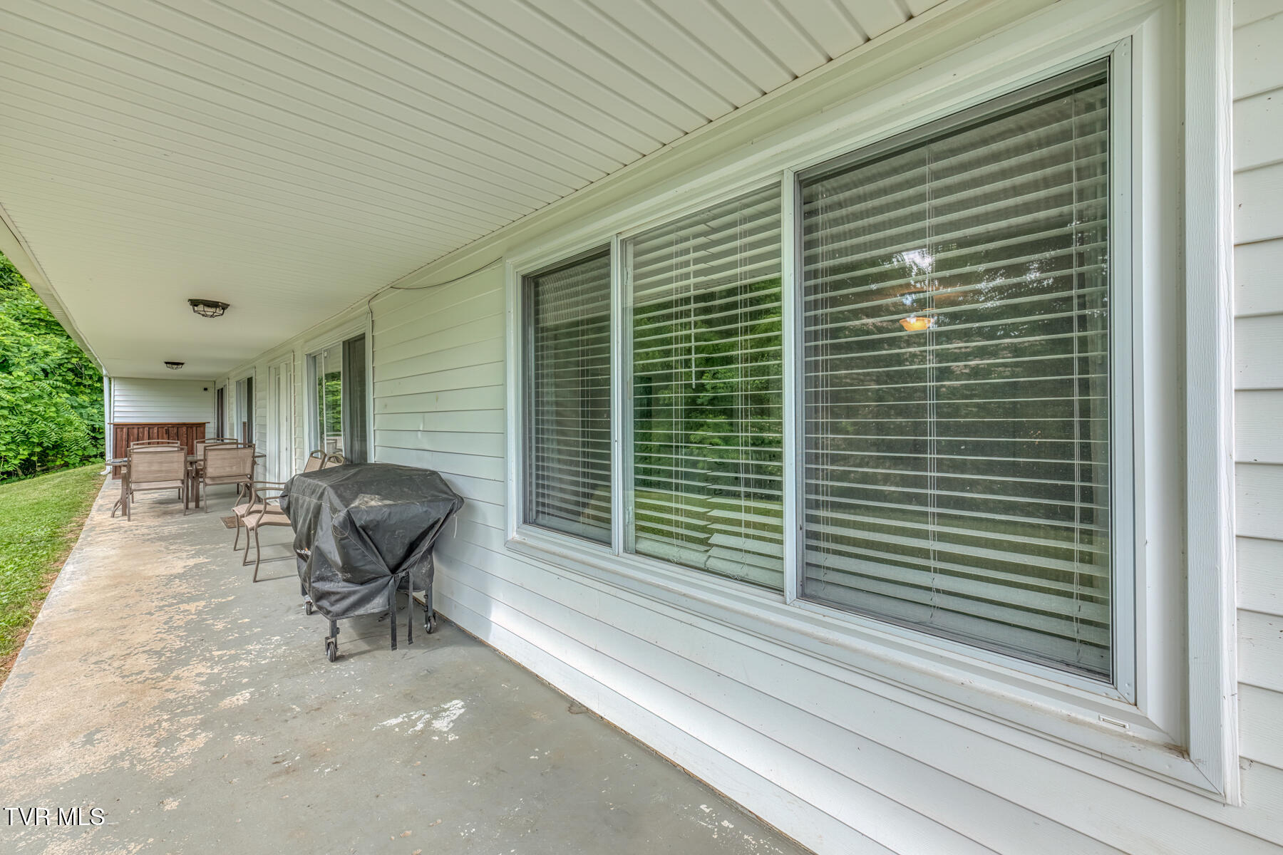 124 Tolley Lane Erwin, TN 37650 - Photo 3 of 31 124 Tolley Ln-3