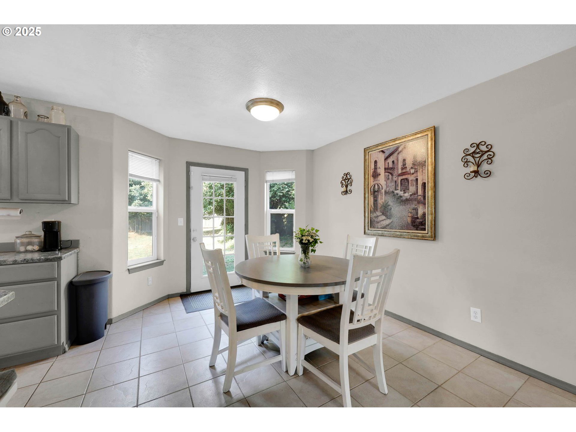 305 Irving Road Eugene, OR 97404 - Photo 13 of 48 Dining Area