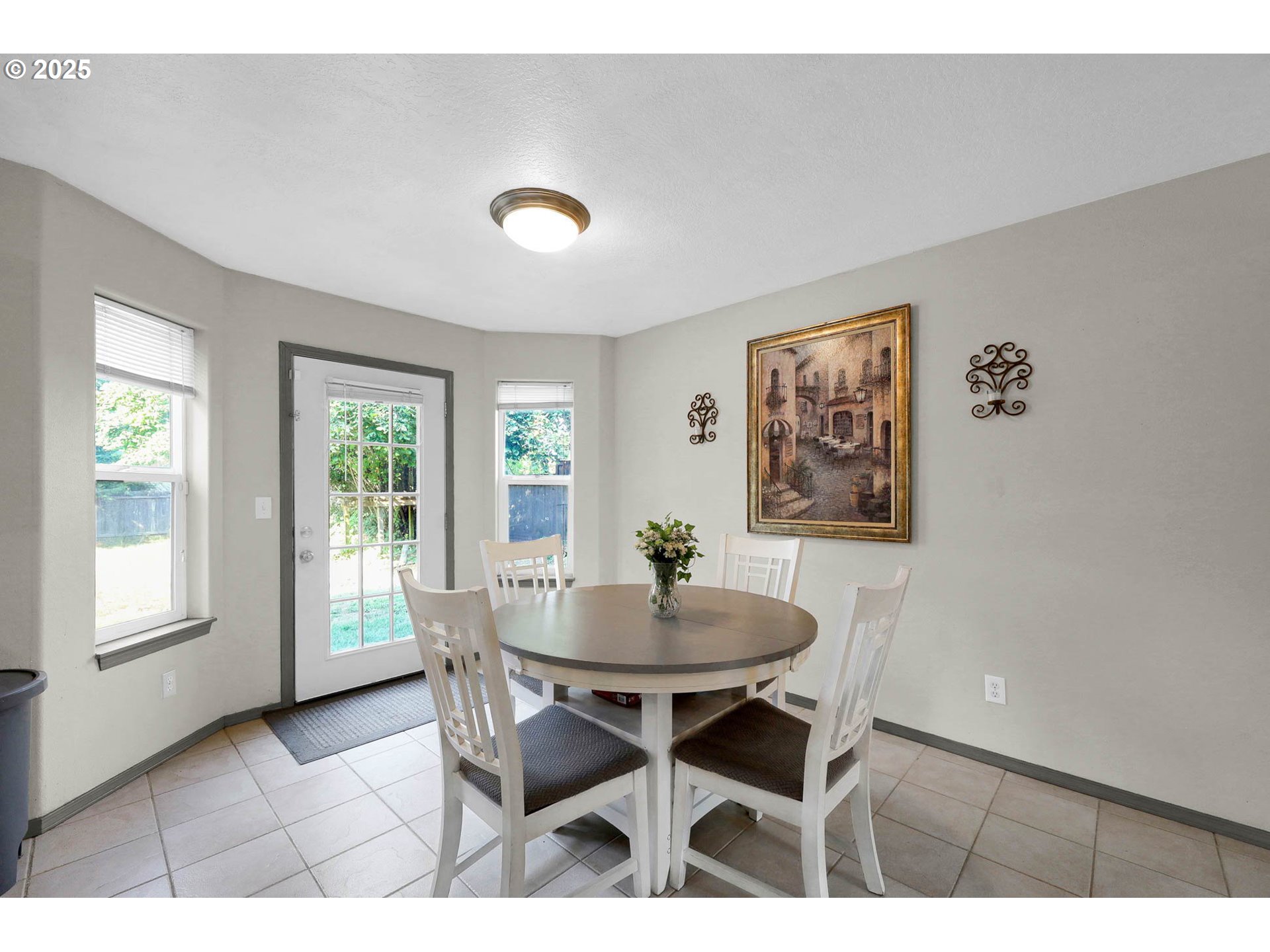 305 Irving Road Eugene, OR 97404 - Photo 15 of 48 Dining Area