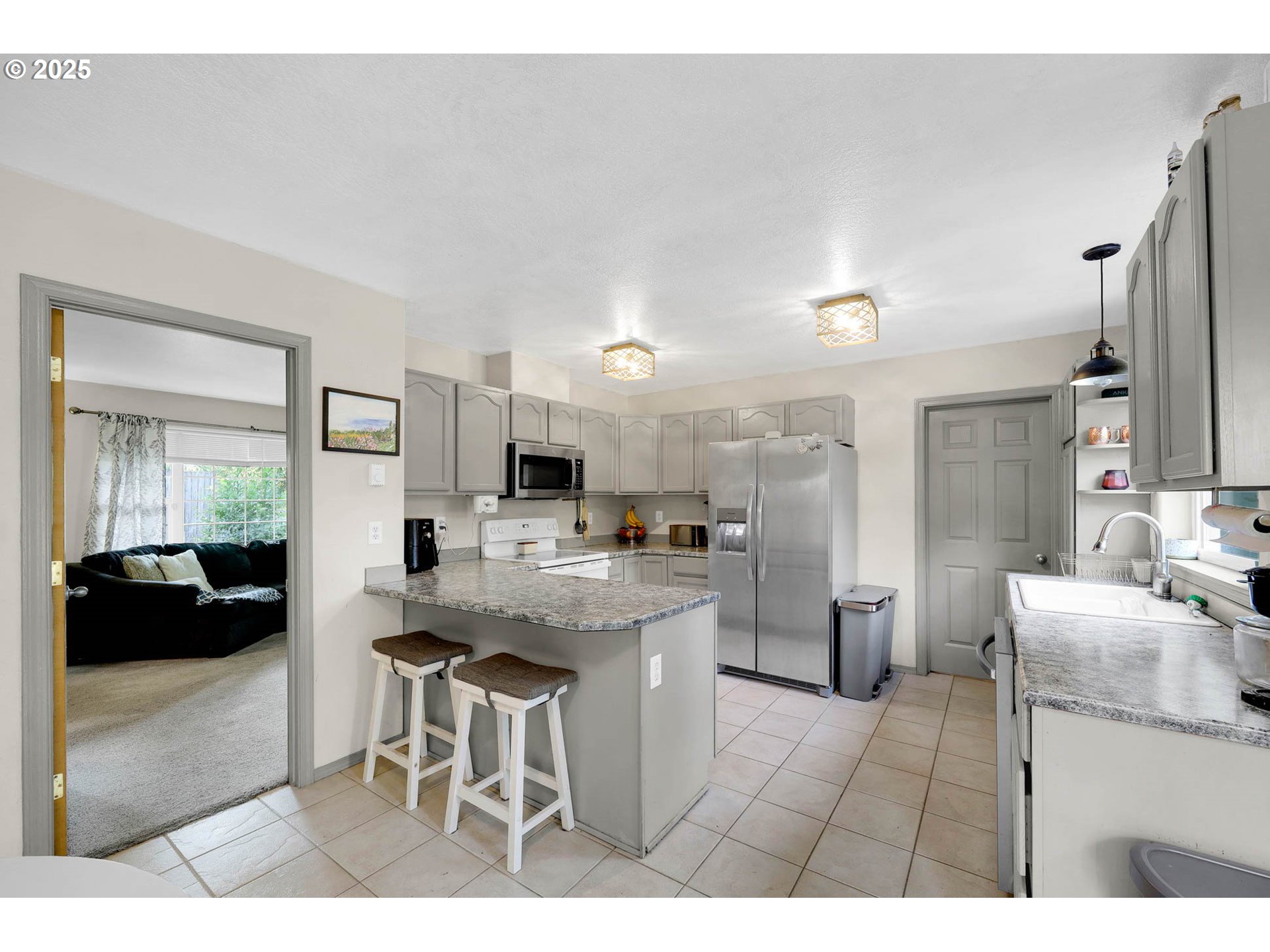 305 Irving Road Eugene, OR 97404 - Photo 16 of 48 Kitchen
