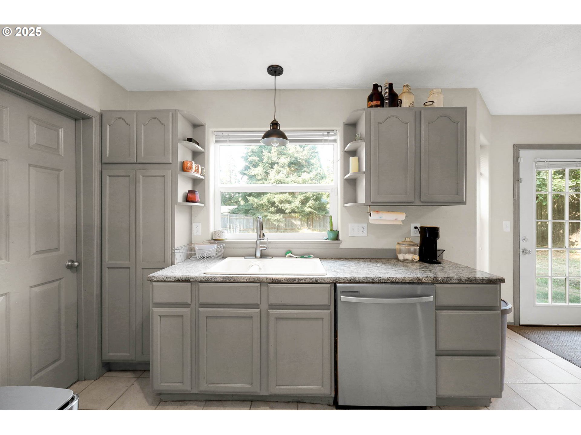 305 Irving Road Eugene, OR 97404 - Photo 18 of 48 Kitchen