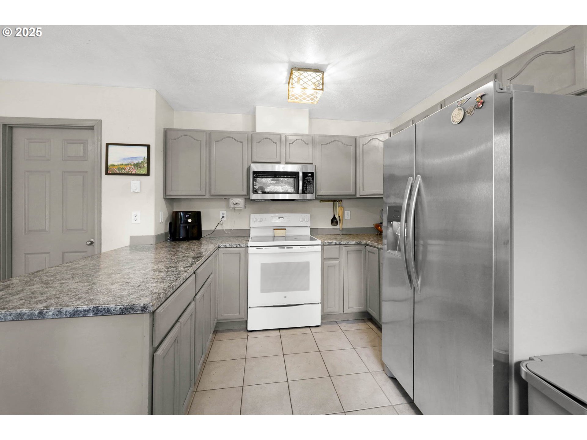 305 Irving Road Eugene, OR 97404 - Photo 20 of 48 Kitchen