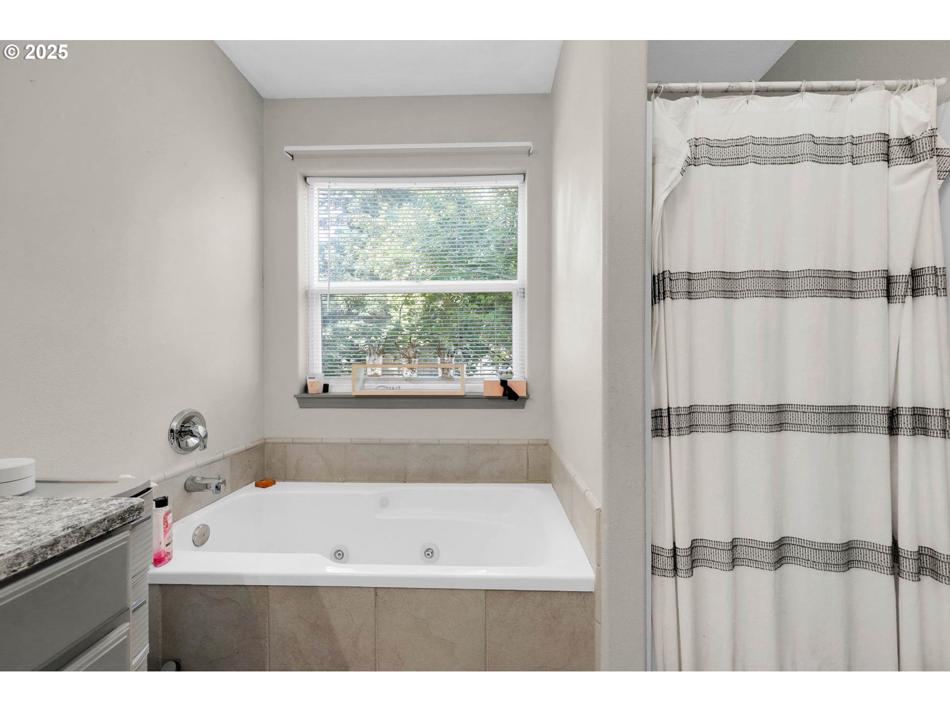 305 Irving Road Eugene, OR 97404 - Photo 23 of 48 Bathroom, Attached