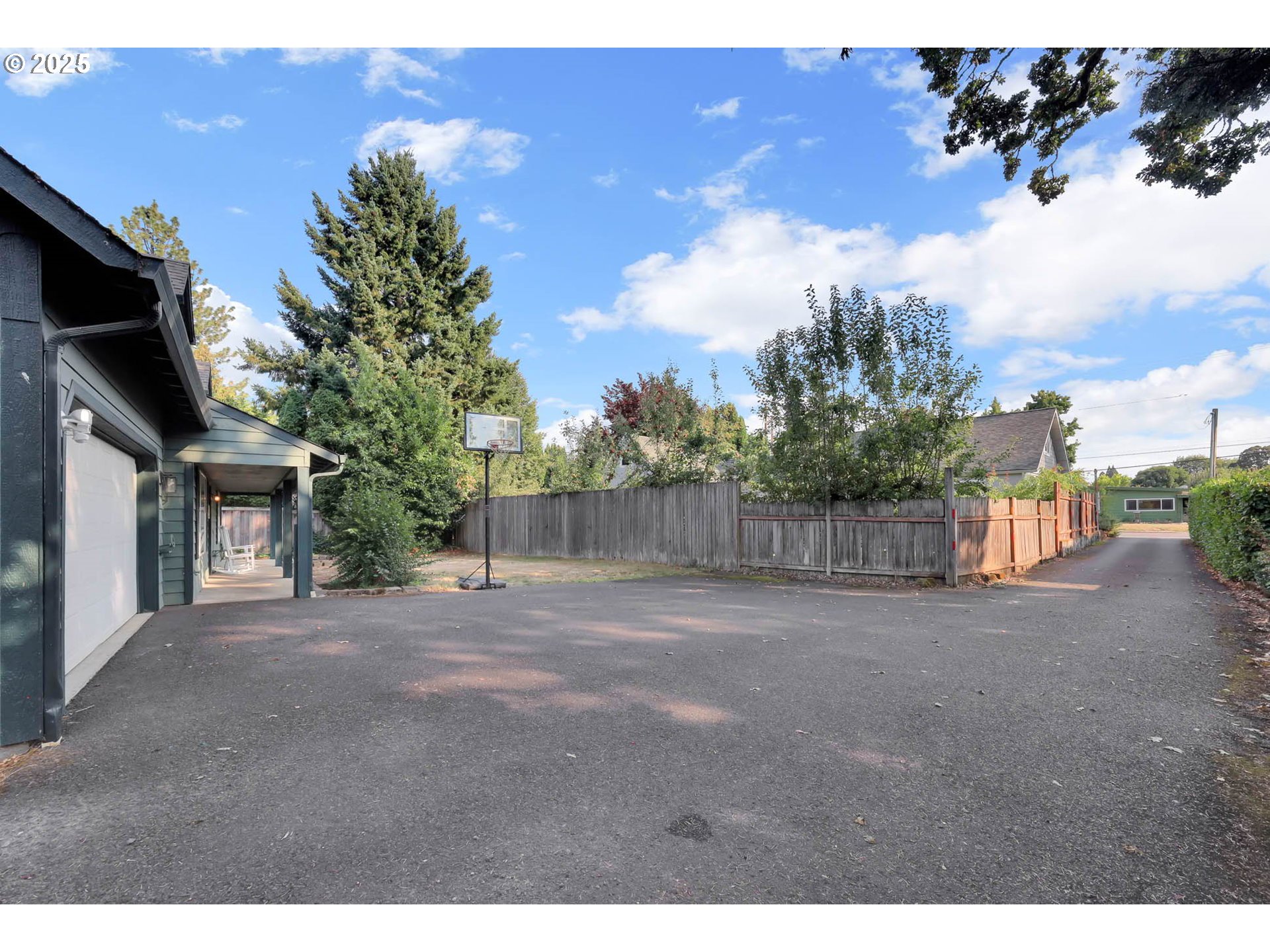 305 Irving Road Eugene, OR 97404 - Photo 5 of 48 Gallery Image 5