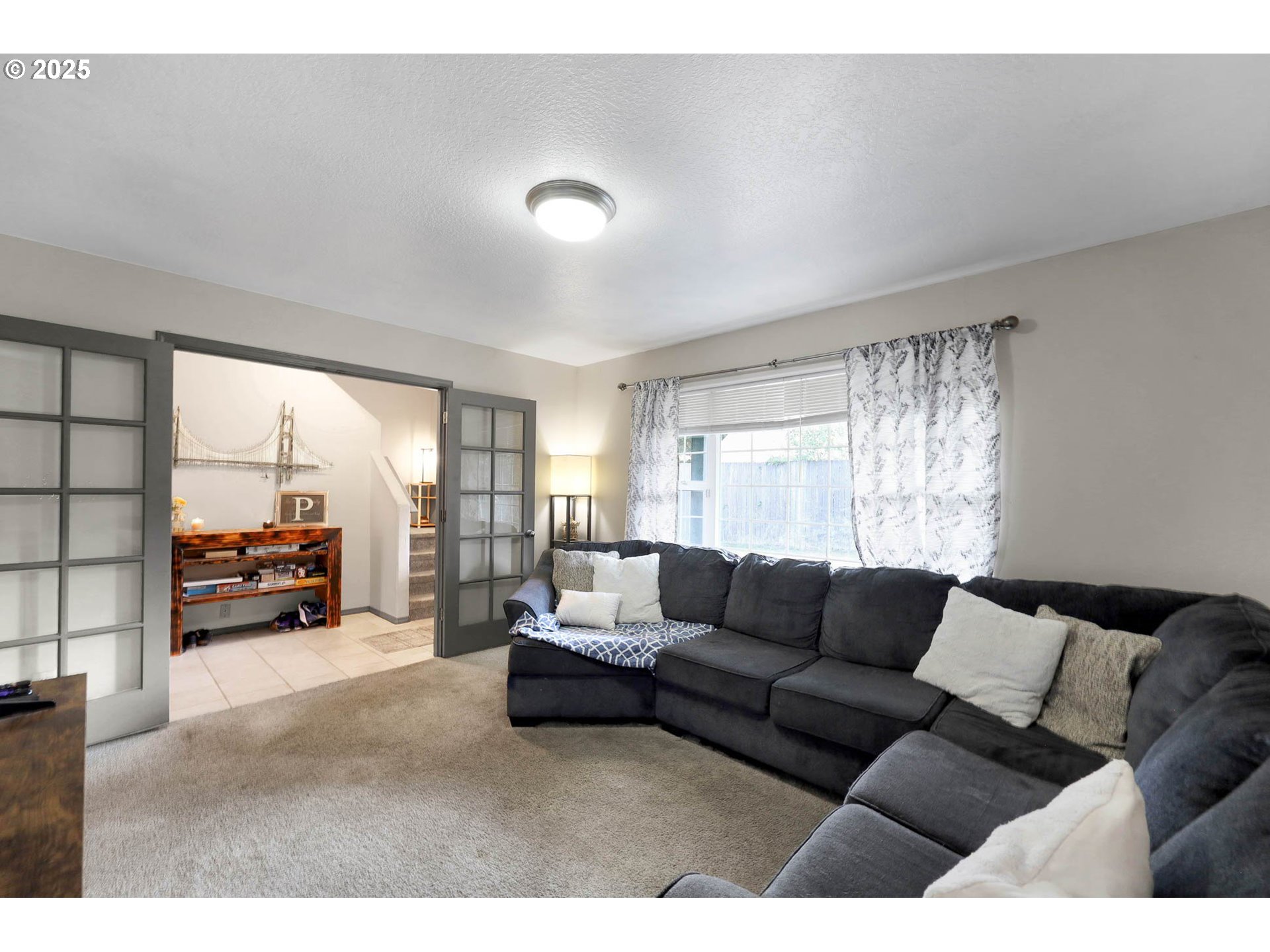 305 Irving Road Eugene, OR 97404 - Photo 9 of 48 Living Room