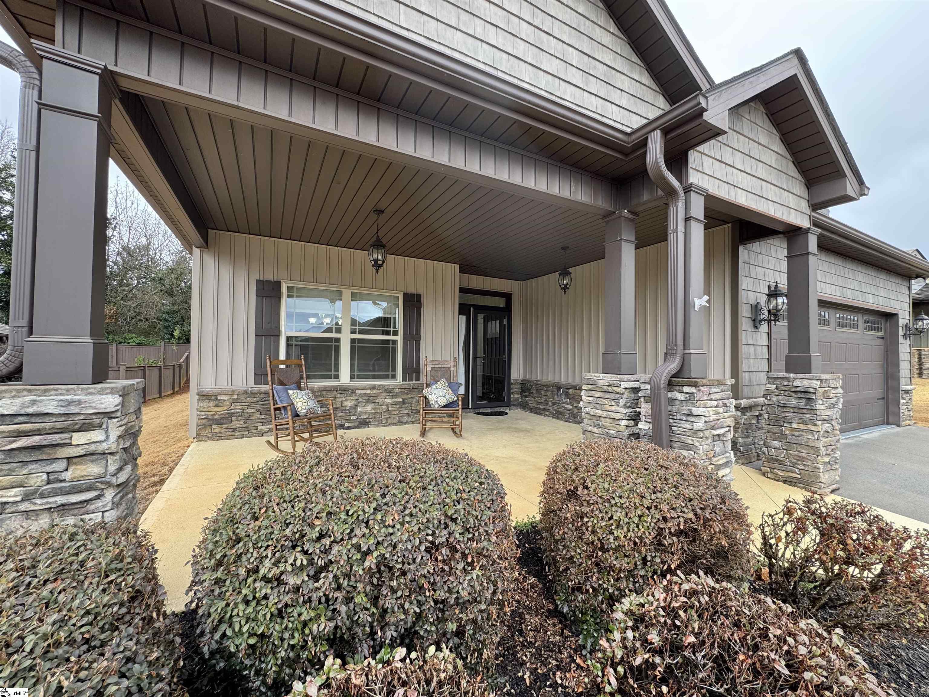 305 Linden Hall Lane Easley, SC 29640 - Photo 2 of 28