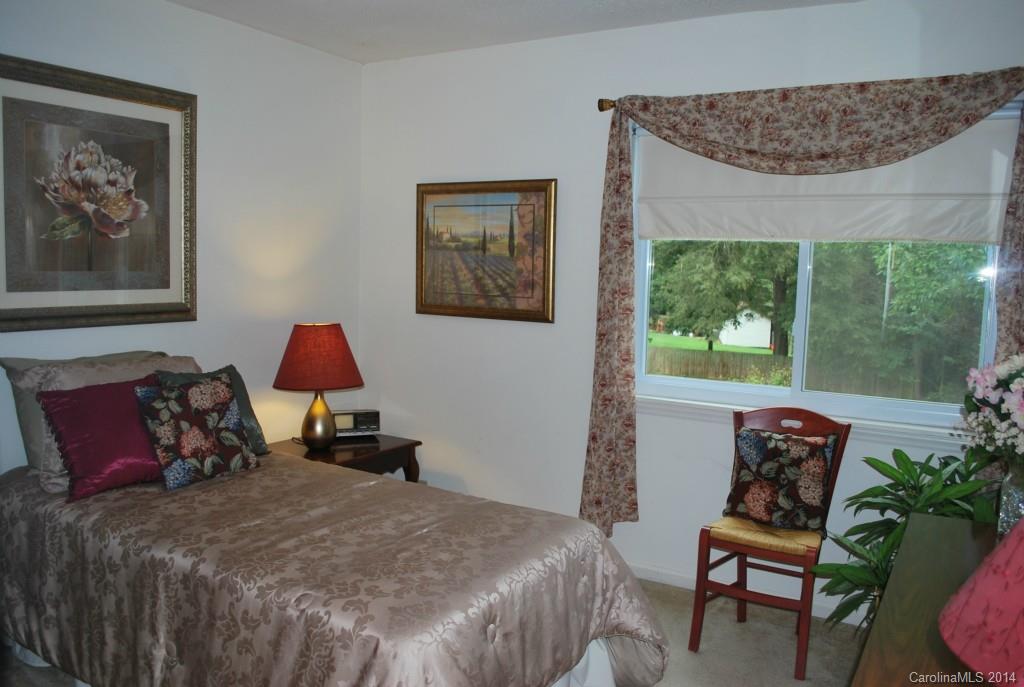 7908 Robin Crest Road Charlotte, NC 28226 - Photo 13 of 22 Gallery Image 13