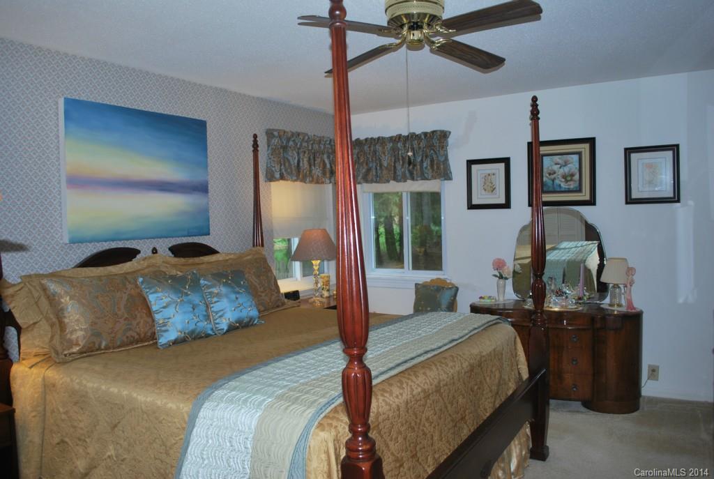 7908 Robin Crest Road Charlotte, NC 28226 - Photo 15 of 22 Gallery Image 15
