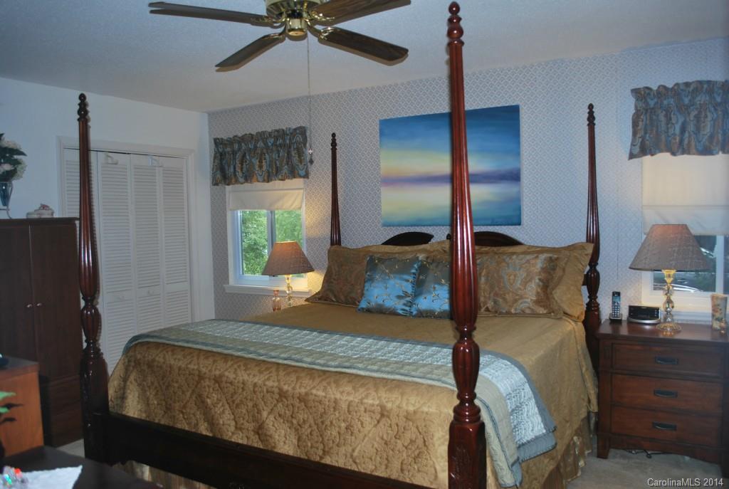 7908 Robin Crest Road Charlotte, NC 28226 - Photo 16 of 22 Gallery Image 16