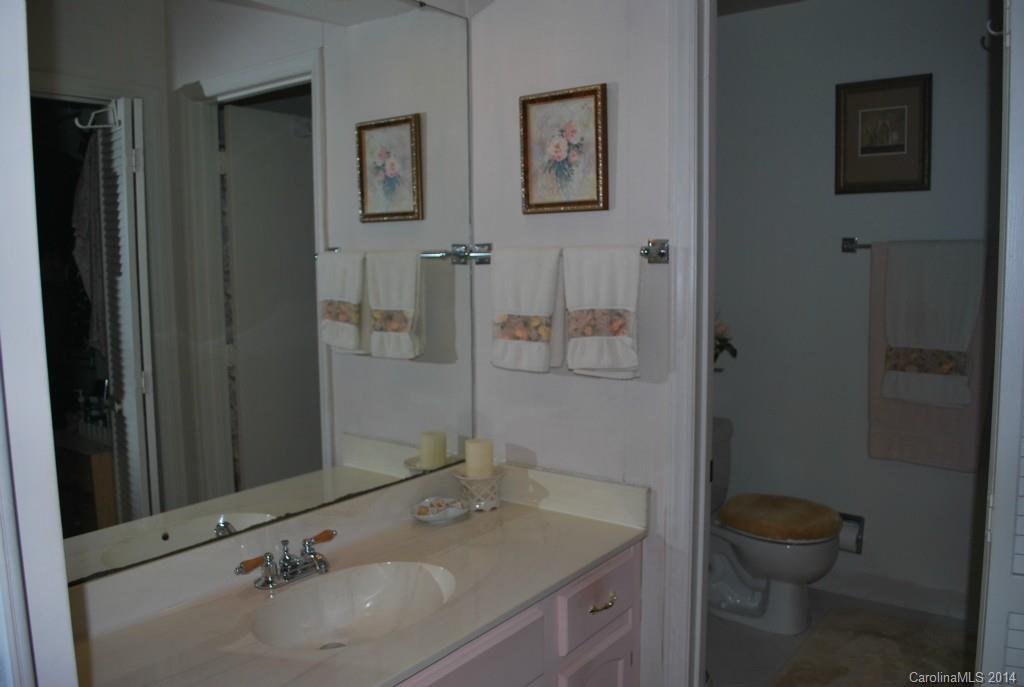7908 Robin Crest Road Charlotte, NC 28226 - Photo 18 of 22 Gallery Image 18