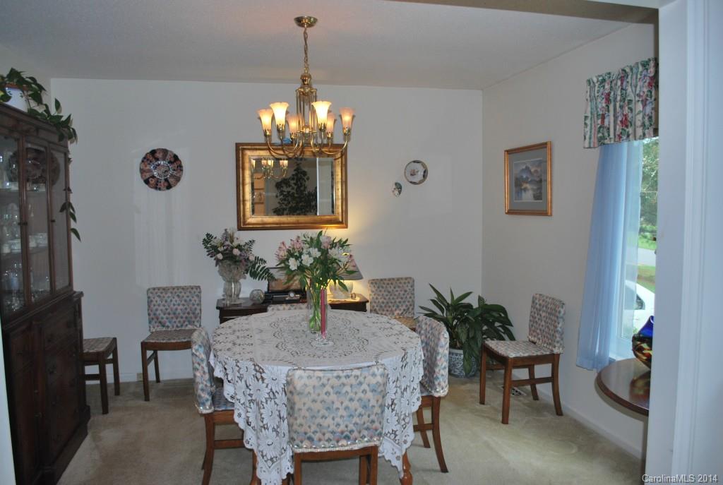 7908 Robin Crest Road Charlotte, NC 28226 - Photo 4 of 22 Gallery Image 4