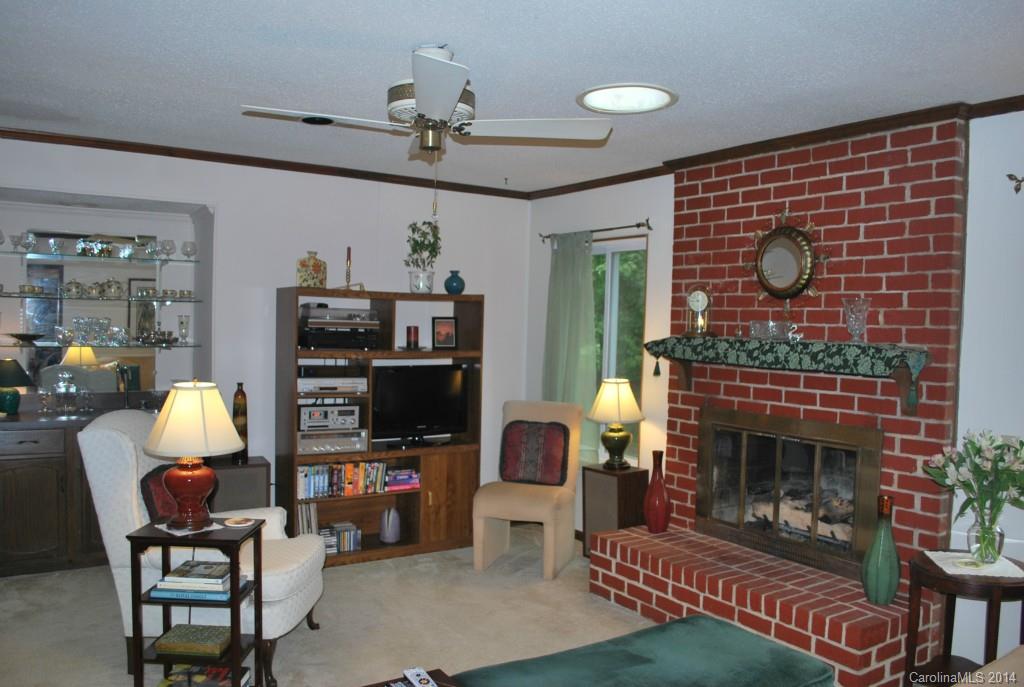 7908 Robin Crest Road Charlotte, NC 28226 - Photo 5 of 22 Gallery Image 5