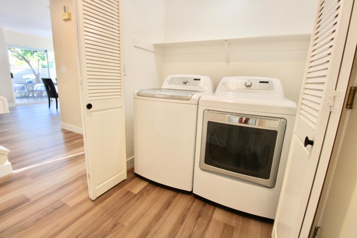 60 Cherryton Lane San Jose, CA 95136 - Photo 14 of 31 a utility room with washer and dryer