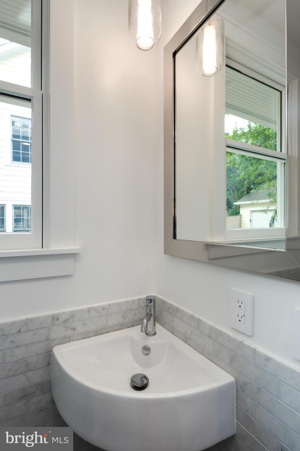 3507 Woodley Road Northwest Washington, DC 20016 - Photo 11 of 29 Bath