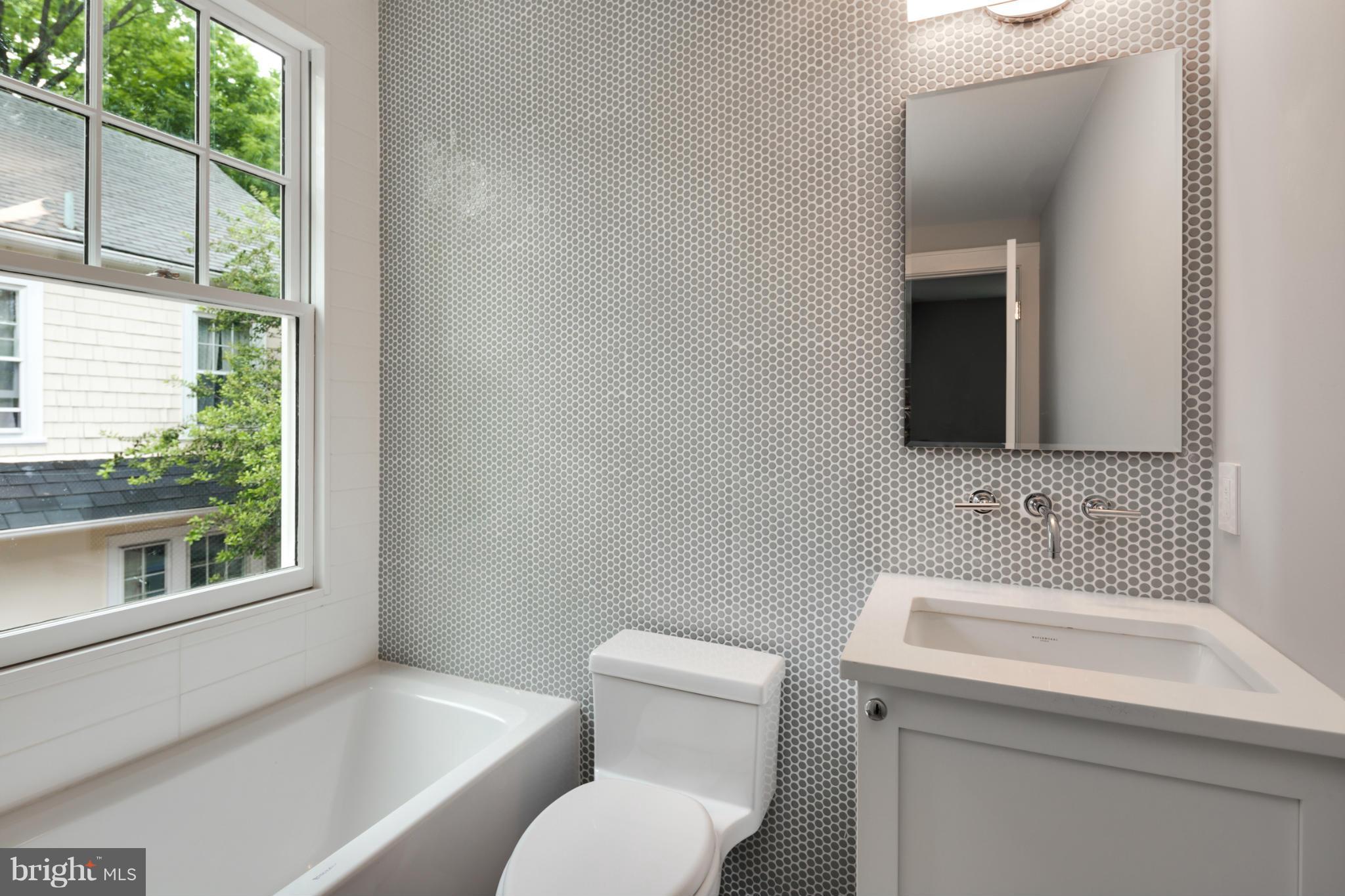 3507 Woodley Road Northwest Washington, DC 20016 - Photo 15 of 29 Bath