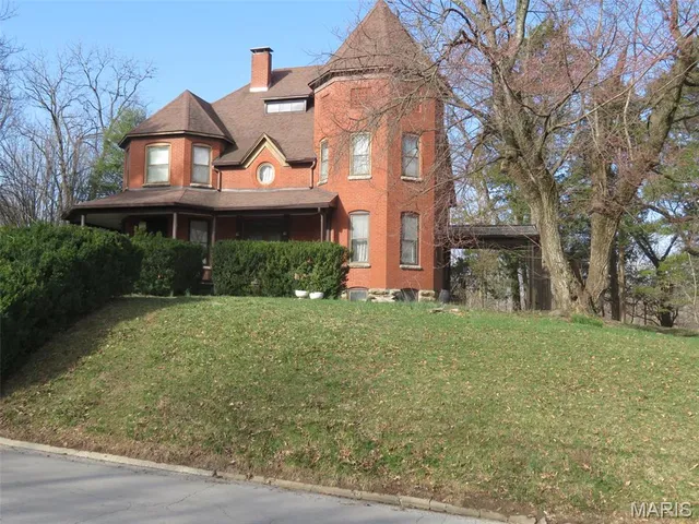 $395,000 | 1312 Old Trenton Road, Highland, IL 62249