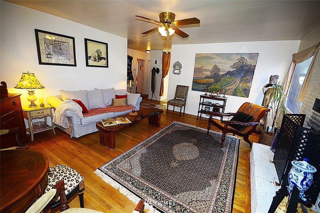 1909 North 55th Street Seattle, WA 98103 - Photo 2 of 18 Gallery Image 2