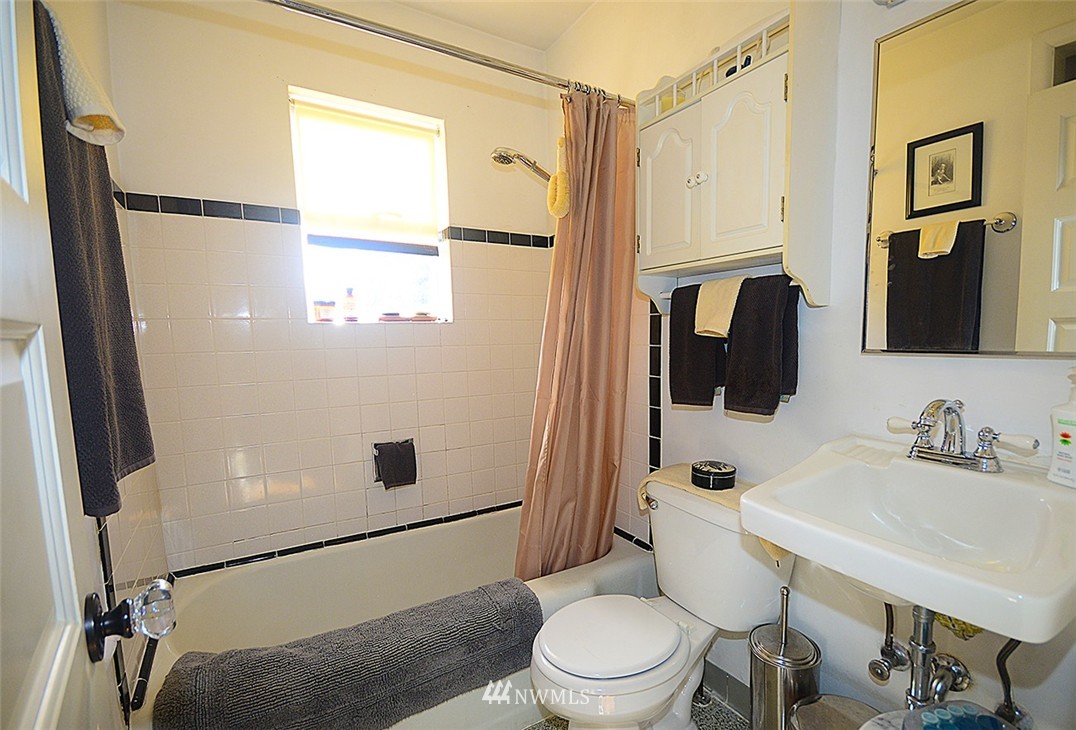 1909 North 55th Street Seattle, WA 98103 - Photo 11 of 18 Gallery Image 11