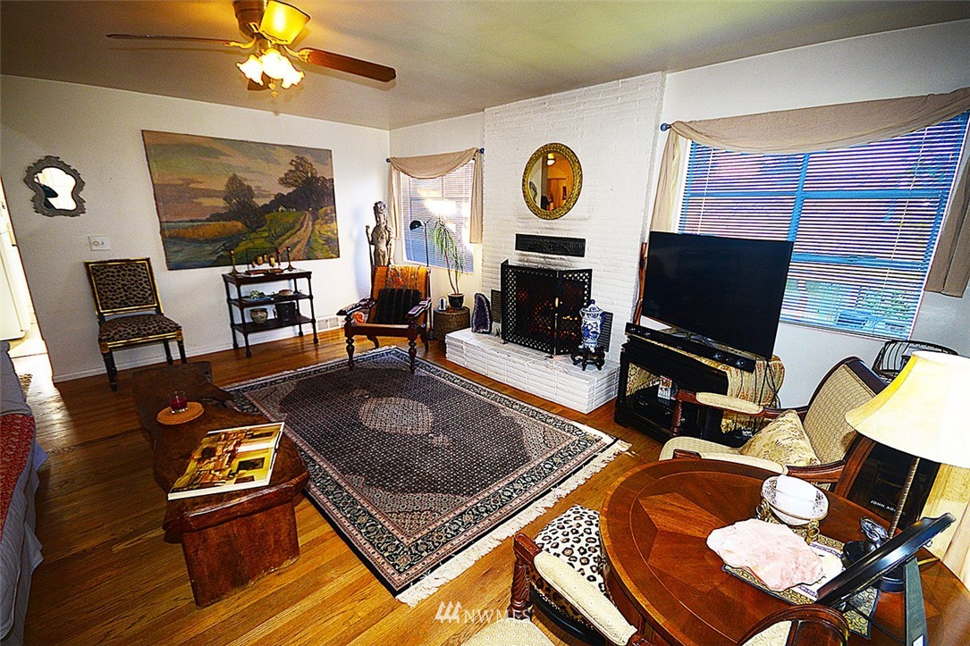 1909 North 55th Street Seattle, WA 98103 - Photo 3 of 18 Gallery Image 3