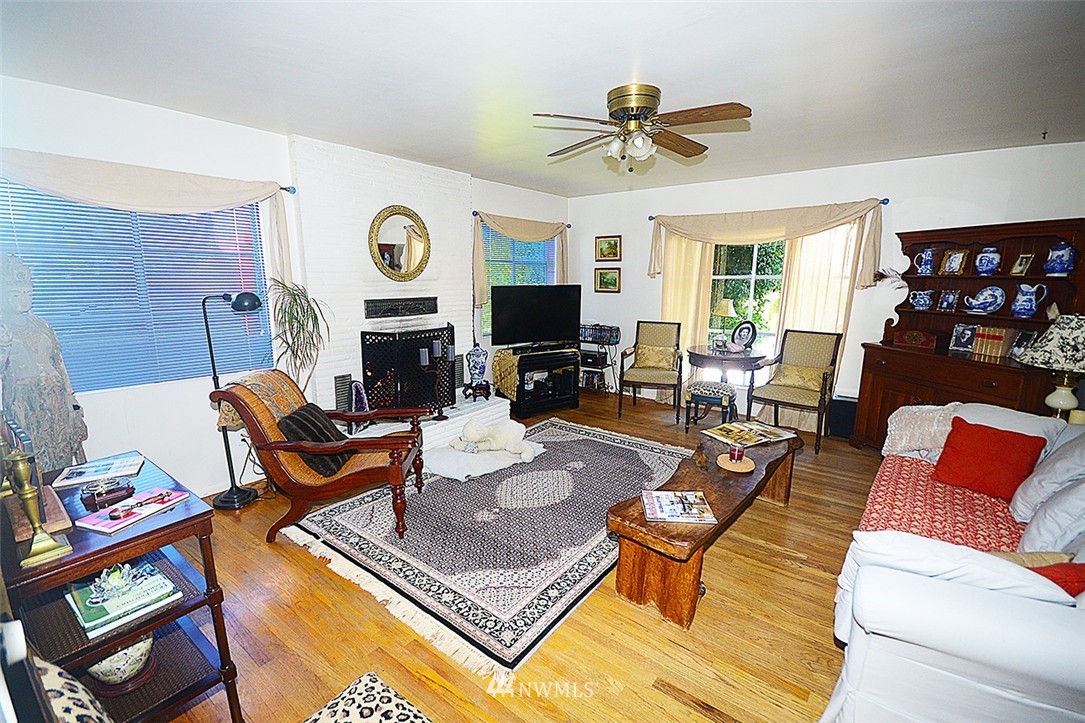 1909 North 55th Street Seattle, WA 98103 - Photo 4 of 18 Gallery Image 4