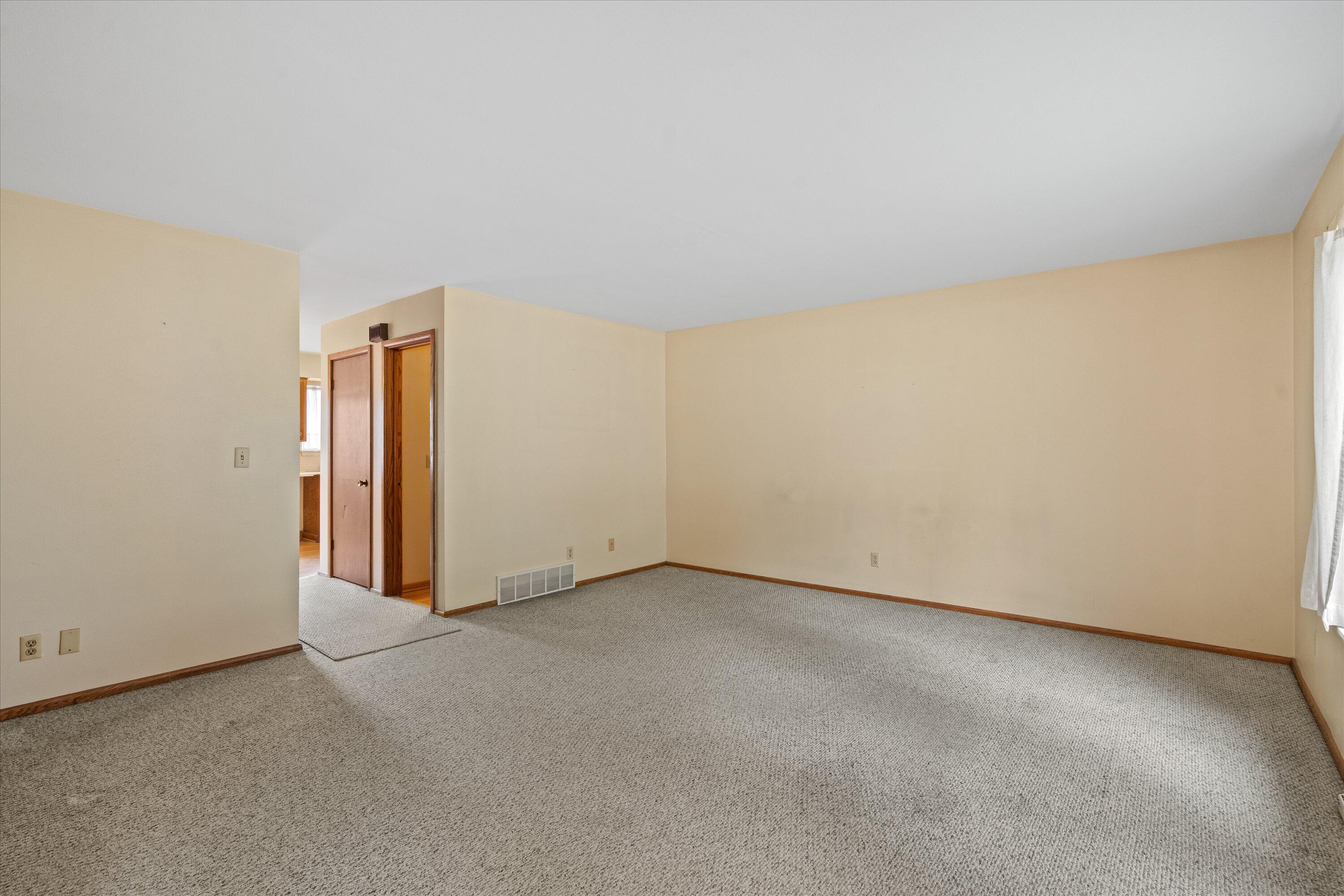 9903 Beloit Road, Unit F10 Milwaukee, WI 53227 - Photo 4 of 30 04-Spacious Living Room